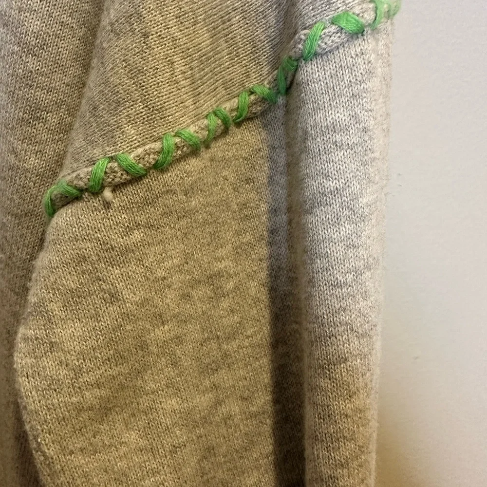 Women’s L Elegant‎ Gray Sweater with Embroidered Details